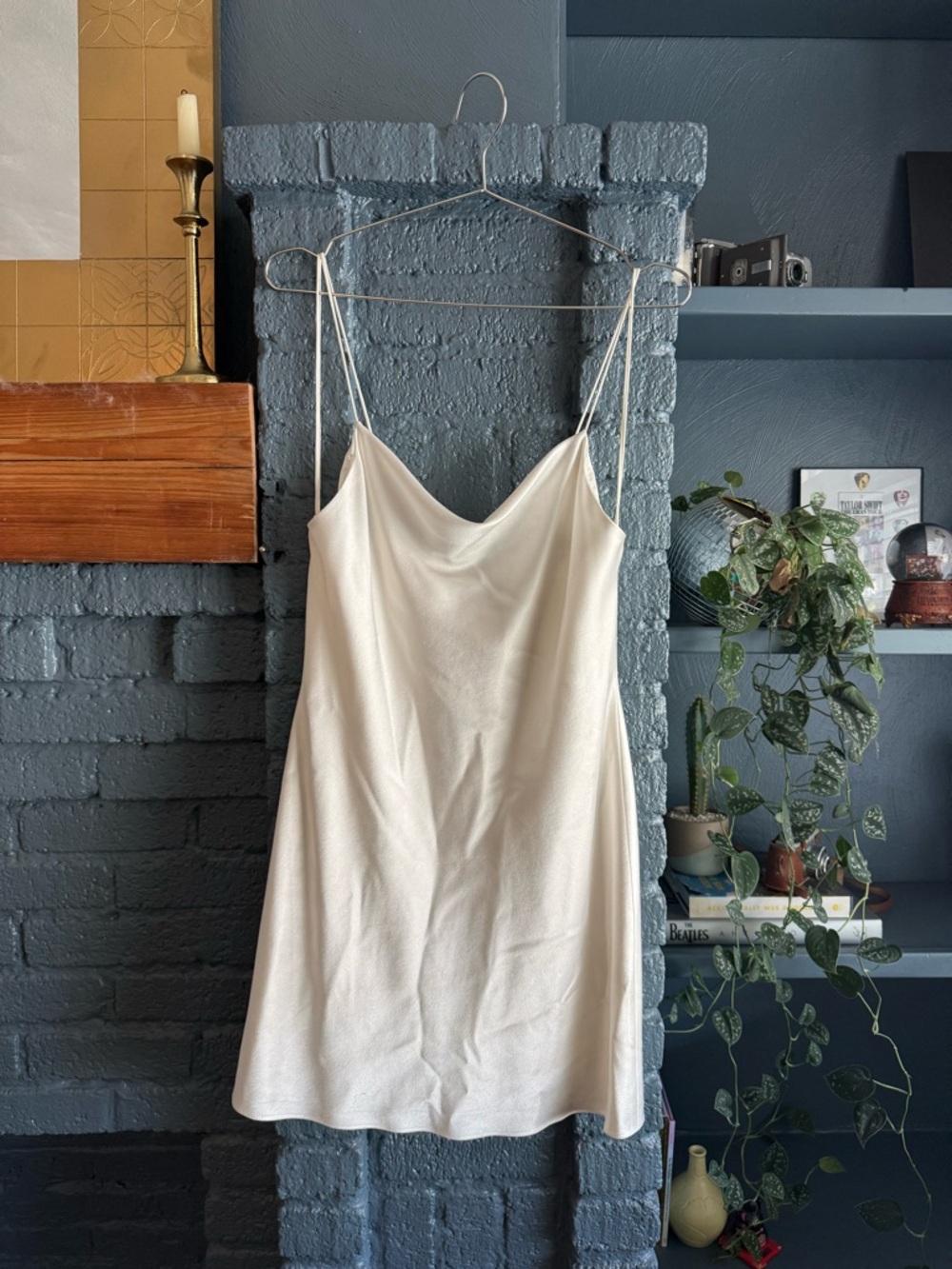 Alice + Olivia Harmony Cream / White Slip Dress with Cowl Neck Size 6